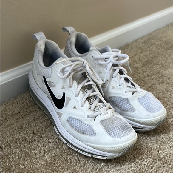 Nike White and Black Athletic Shoes - Picture 1 of 4